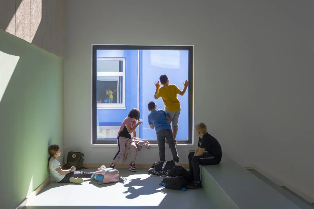Grundschule Stübenhofer Weg Hamburg, Fenster, Schüler