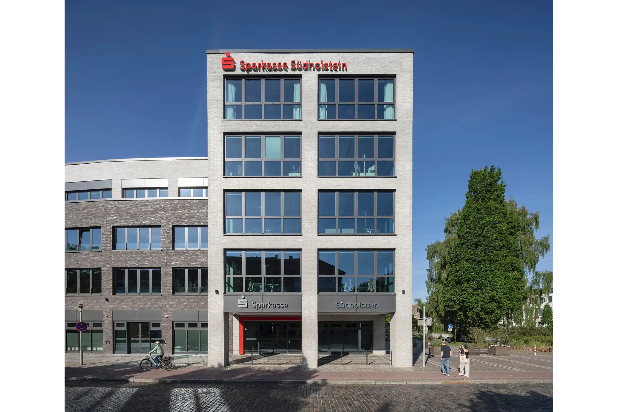 Bürogebäude in hellem Klinker